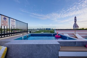 Outdoor pool, a heated pool - Ultra Heated Rooftop Pool! Arcade, Elevator, EV Charger, Sleeps 12, Full Home (Nashville)