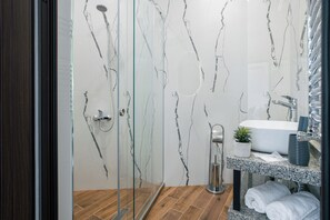 Deluxe Apartment, Balcony | Bathroom | Shower, free toiletries, hair dryer, slippers