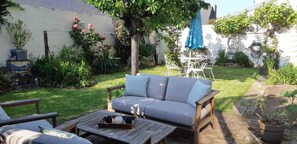 Outdoor dining - Charmante Maison de Ville Avec Jardin (Caen)