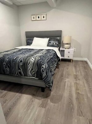 2 quartos, ferros/tábuas de passar roupa, Wi-Fi, roupa de cama