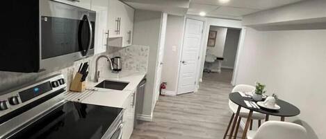 Réfrigérateur, micro-ondes, four, lave-vaisselle