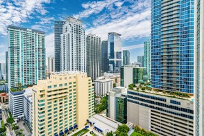 Exterior - Brickell Key Gem: Stylish 1-Bed W/ Free Parking (Miami)