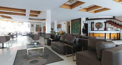 RedDoorz Premium @ Nick Hotel Gerona Tarlac