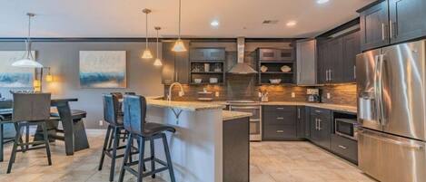 Refrigerador, microondas, horno, placa de cocina