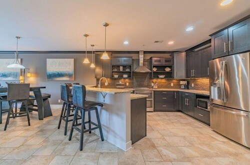 Beautiful Condo 1st Street Social District Water Views 3 Beds & Private Parking