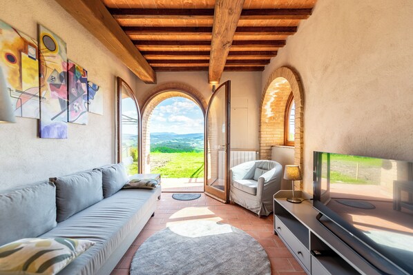 Living area - Refined Home W/ Pool, Stunning View, and Relaxing (Volterra)