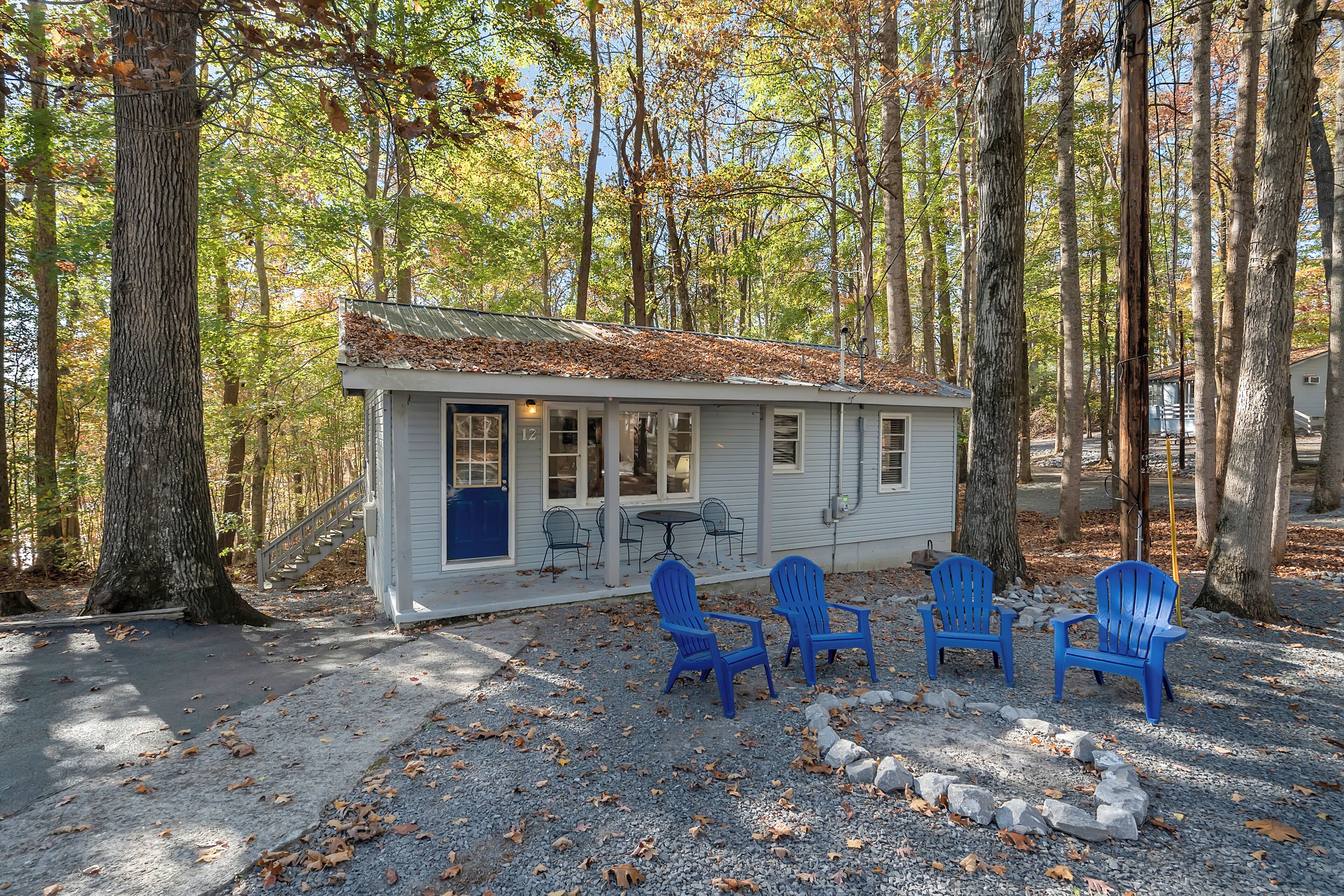 Charming 3-Bedroom Rustic Cabin 1/2 Mile from Marina and Boat Ramp! #412