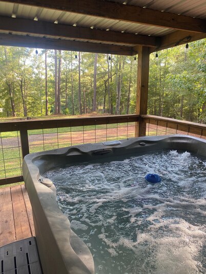 Flint River: Prime Shoal Bass Fishing, Close to Charming Wedding Venues, Hot Tub