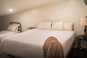 2 bedrooms, iron/ironing board, travel cot, free WiFi