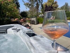 Outdoor spa tub