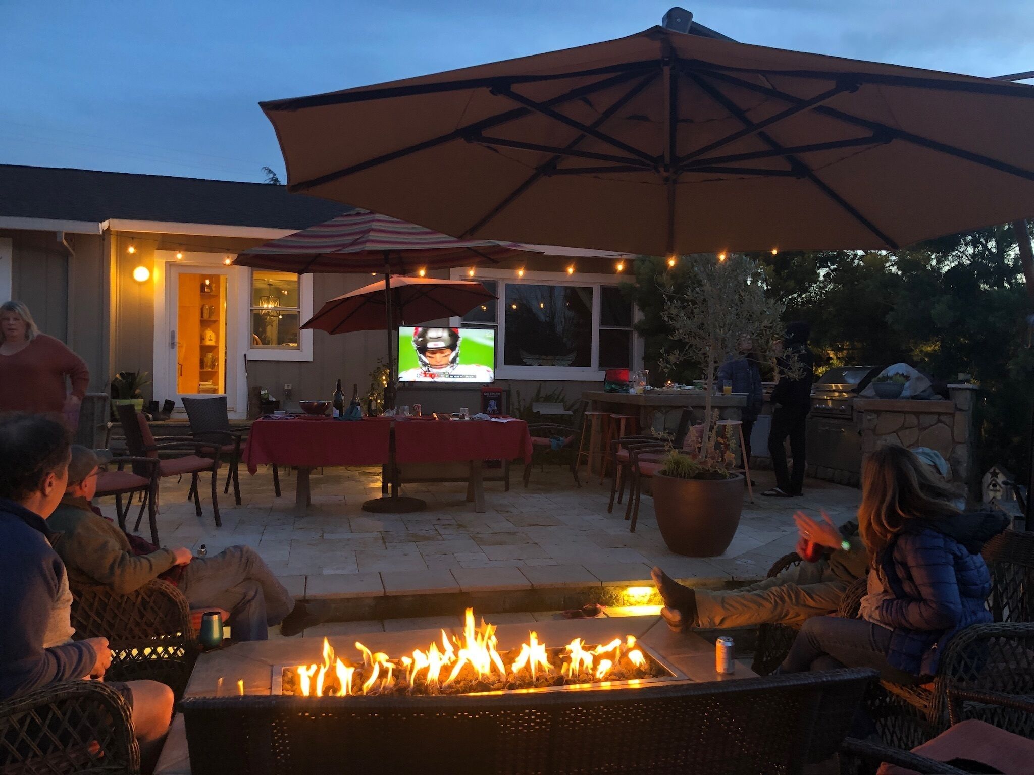 Petaluma Ranch Resort: Pool, spa, fire pit , Bocce, & outdoor kitchen