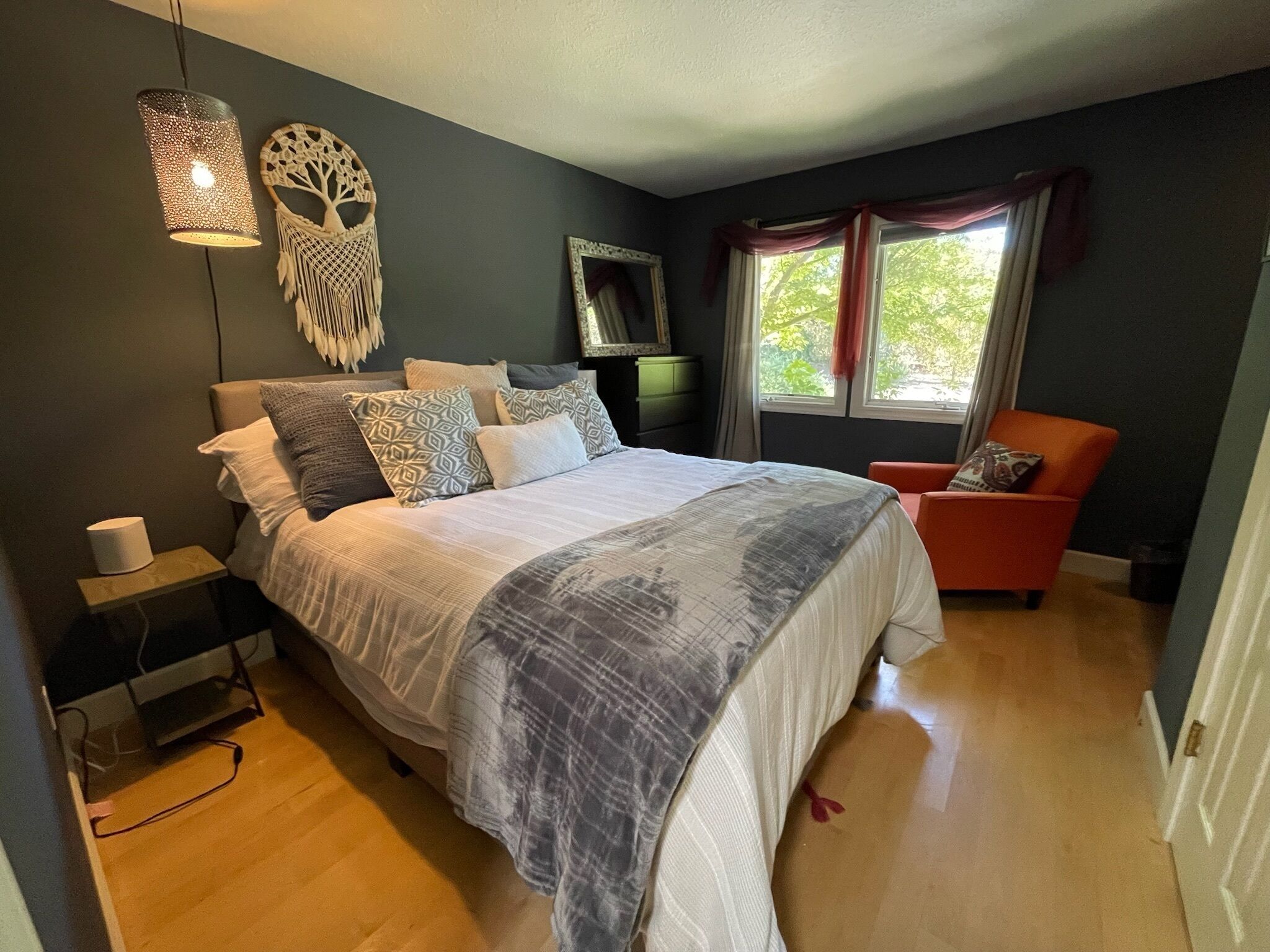 6 bedrooms, desk, iron/ironing board, WiFi