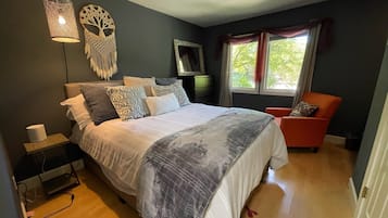 6 bedrooms, desk, iron/ironing board, WiFi