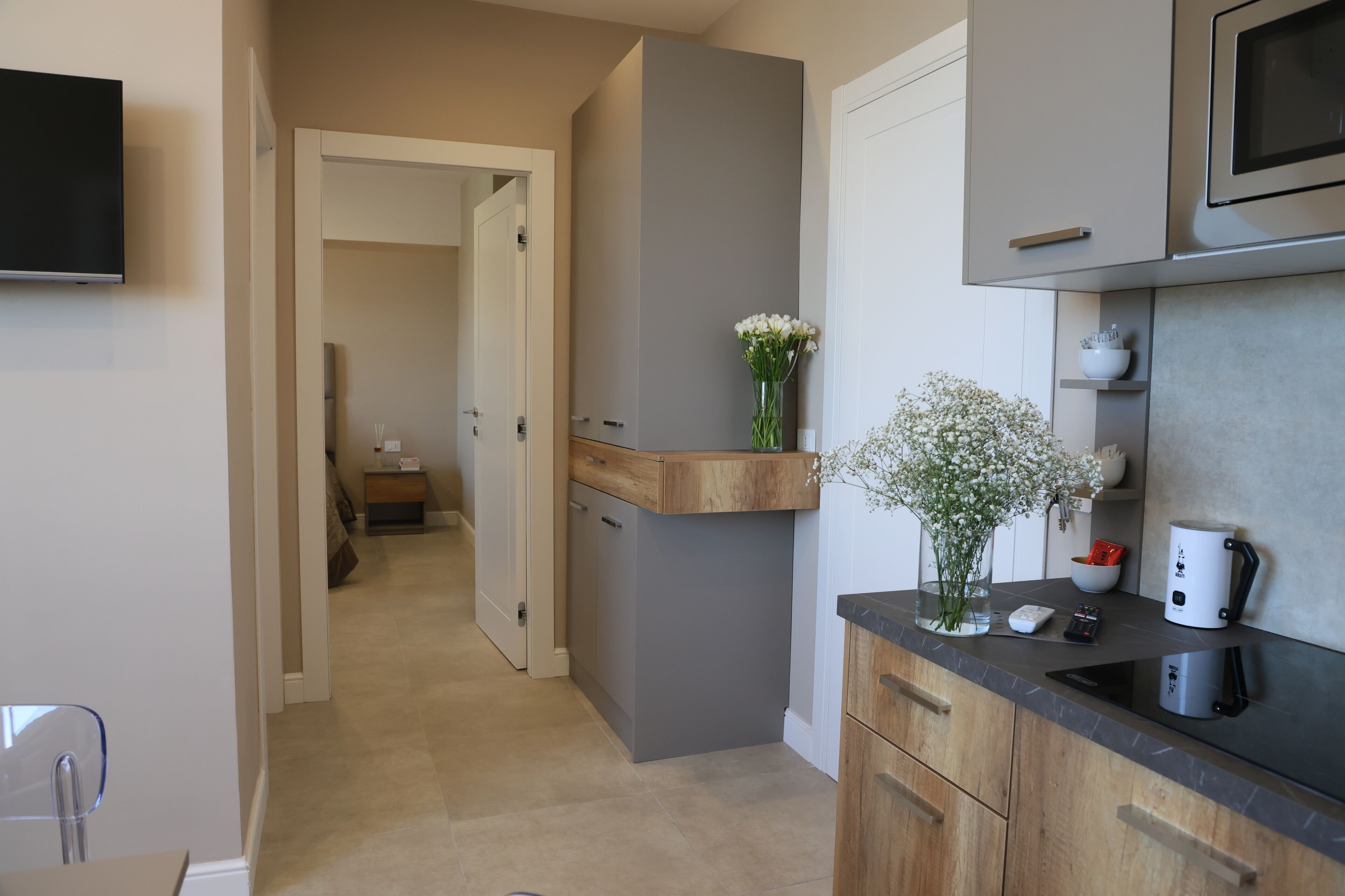 Réfrigérateur, micro-ondes, four, plaque de cuisson