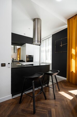 Réfrigérateur, four, plaque de cuisson, lave-vaisselle