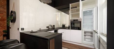 Kühlschrank, Ofen, Herdplatte, Geschirrspüler