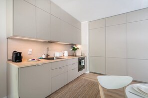 Refrigerador, horno, placa de cocina, lavavajillas