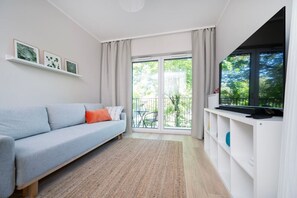 Smart TV, books, stereo - Łódź Fabryczna Apt - Parking, Workspace, Balcony - by Rentujemy (Lódz)