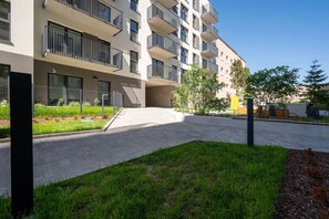 Exterior - Łódź Fabryczna Apt - Parking, Workspace, Balcony - by Rentujemy (Lódz)