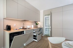 Refrigerador, horno, placa de cocina, lavavajillas