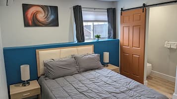 1 bedroom, individually decorated, individually furnished, desk