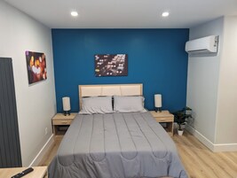 Basic Room, 1 Queen Bed | Individually decorated, individually furnished, desk, laptop workspace