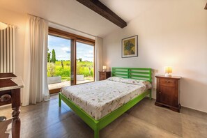 3 habitaciones, tabla de planchar con plancha, wifi y ropa de cama 