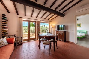Interior - Exclusive Villa in Vineyard W Pool, And Siena View (Toscana)