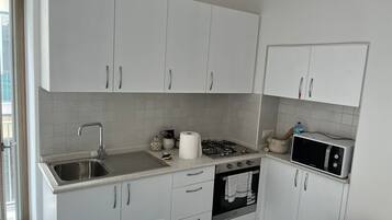 Mikrobølgeovn, ovn, kogeplade, kaffe-/temaskine