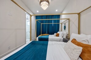 4 室のベッドルーム、デスク、アイロン / アイロン台、WiFi