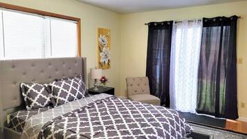 4 bedrooms, desk, iron/ironing board, free WiFi