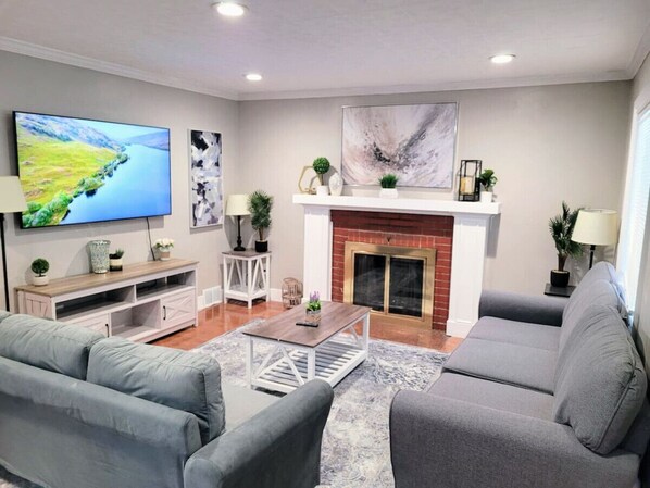 TV connectée, cheminée, espaces bureaux