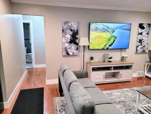 Smart-TV og peis