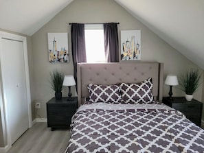 5 bedrooms, desk, iron/ironing board, free WiFi