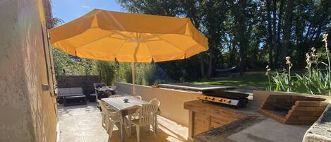 تناول الطعام بالخارج