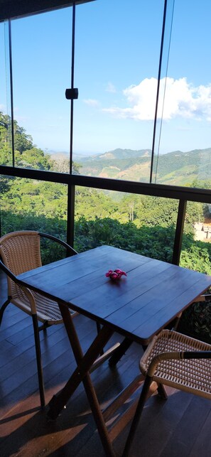 Premium bedding, Select Comfort beds, minibar, individually decorated - Pousada Portaldo Céu  (Domingos Martins)