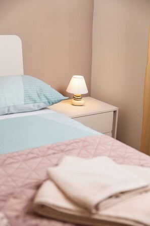 2 chambres, fer et planche à repasser, Wi-Fi, draps fournis