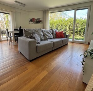 TV - Ulia Apartments- Parking AND Terrace (Donostia)