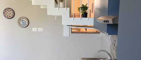 Four, plaque de cuisson, cafetière/bouilloire, grille-pain