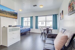 Interior detail - Chic Large Studio Apt Near Ocean Drive South Beach (Miami Beach)