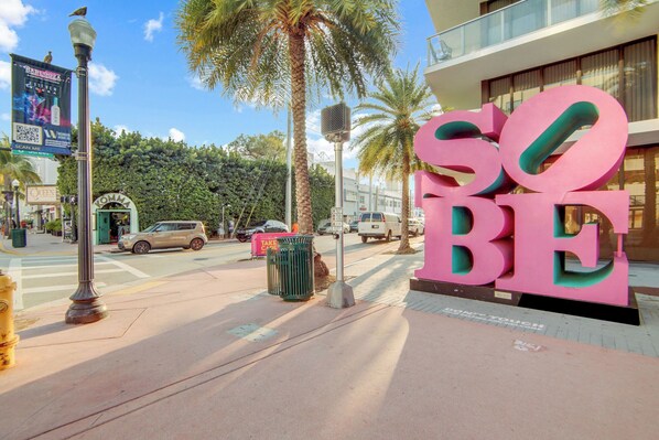 Exterior detail - Chic Large Studio Apt Near Ocean Drive South Beach (Miami Beach)