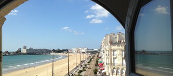Appartement Surplombant la mer et la Grand Plage, Centre des Sables, Tout à Pied