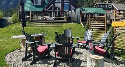 Luxury, but rustic, lake front Chalet in the heart of Tulameen.