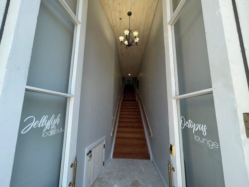 Octopus Lounge on Strand- historic neighborhood, local shops and dining