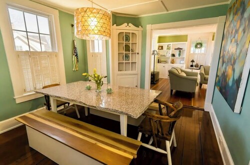 Beautiful Home -Walk to Downtown and the Waterfront
