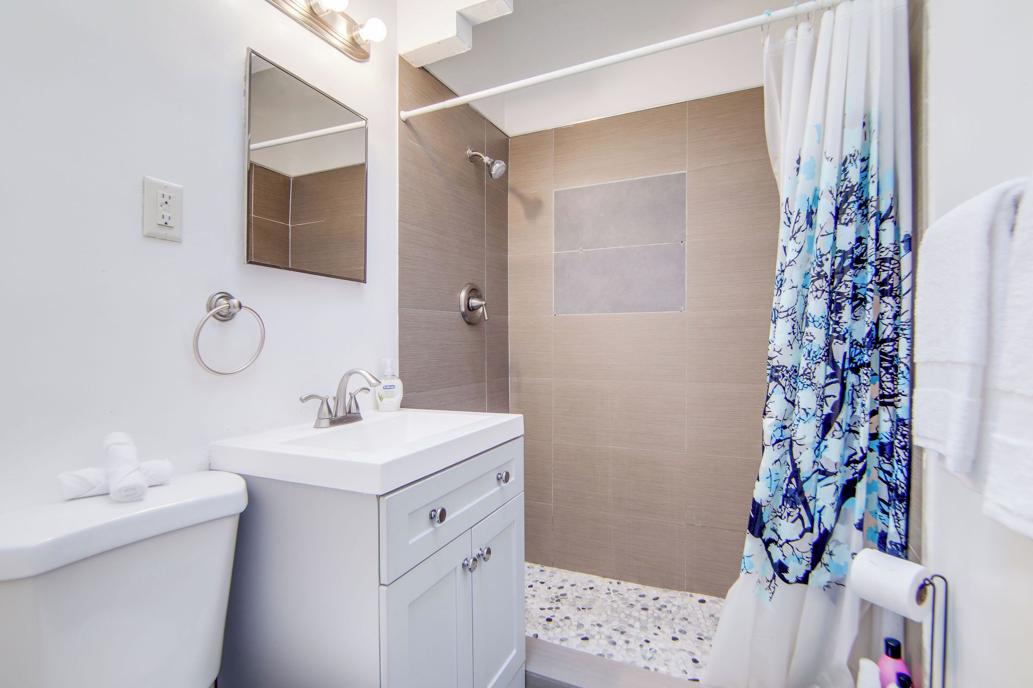 Standard-Apartment | Badezimmer | Dusche, Haartrockner, Handtücher