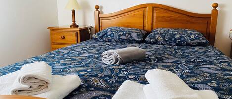 4 bedrooms, WiFi, bed sheets