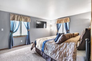 3 bedrooms, iron/ironing board, WiFi, bed sheets