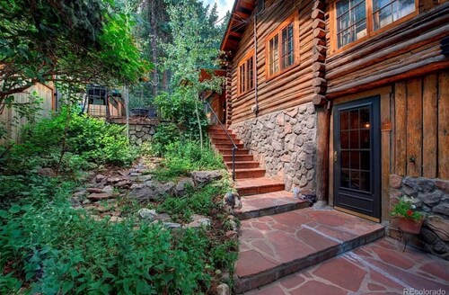 Quintessential Colorado Cabin 