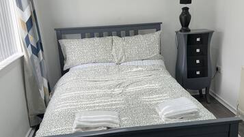 2 bedrooms, iron/ironing board, WiFi, bed sheets